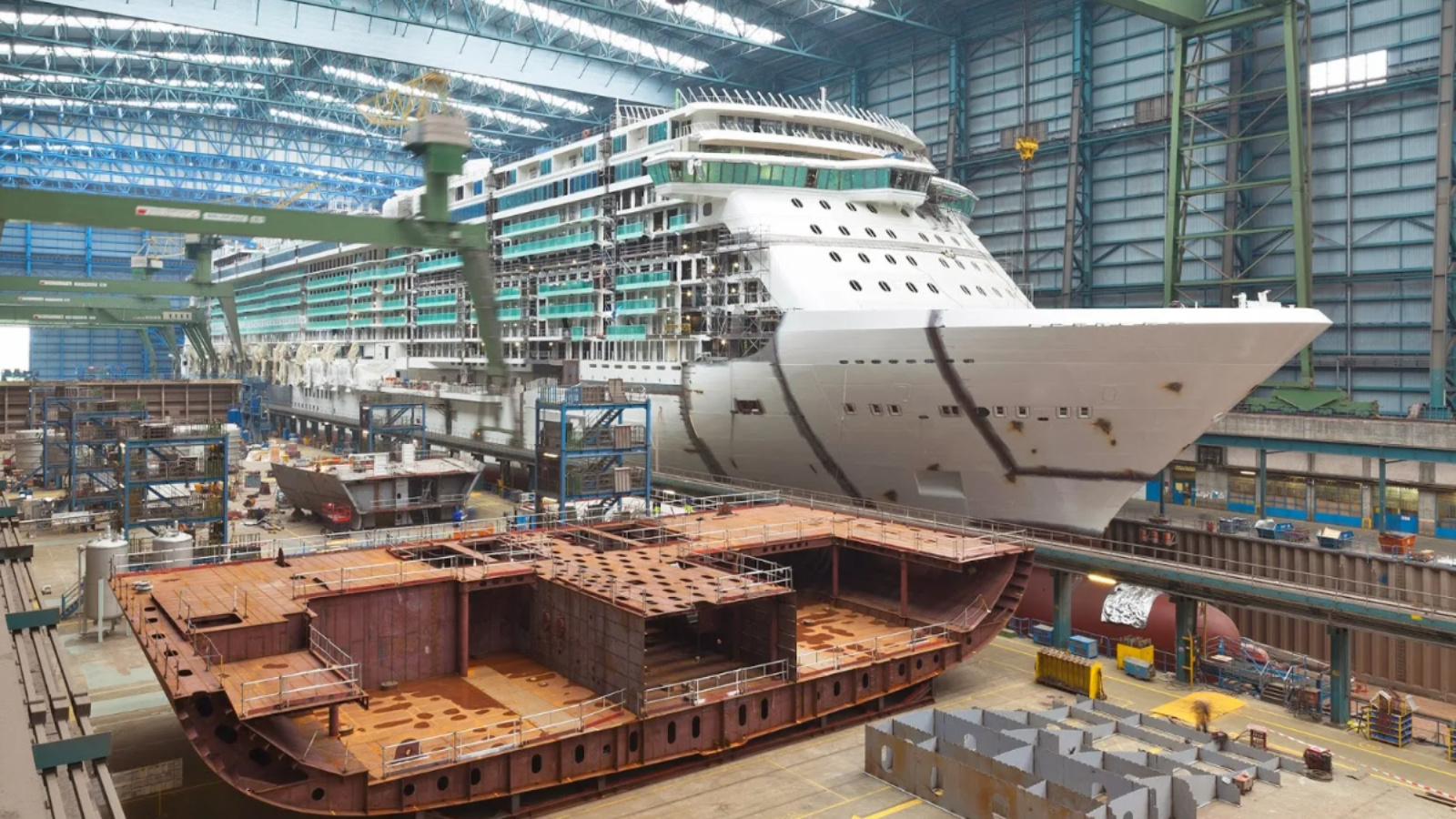 Производство судов россии. Верфь Daewoo Shipbuilding. Верфь «Meyer Werft Dockhalle 2». Судостроительные верфи Японии. Судостроительный завод в Японии.